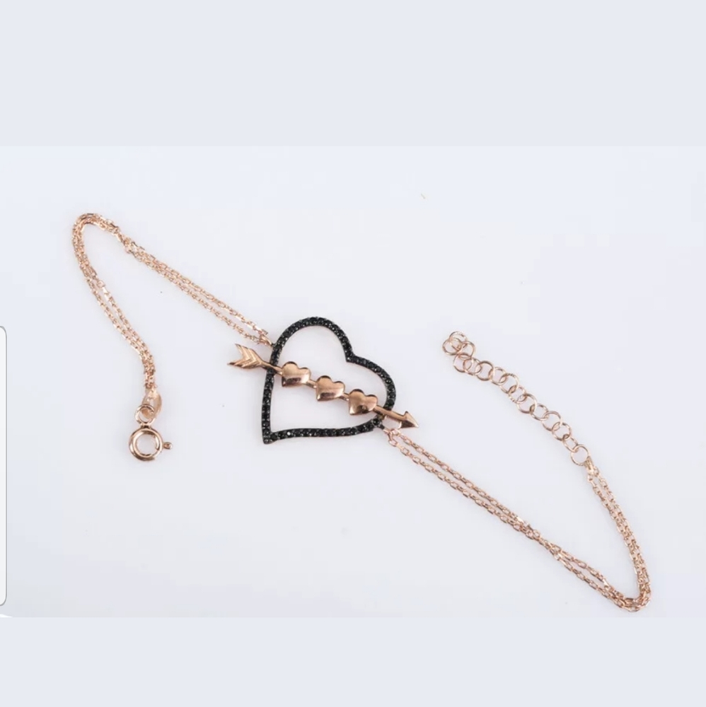 Black onyx heart w/arrow of hearts gold bracelet